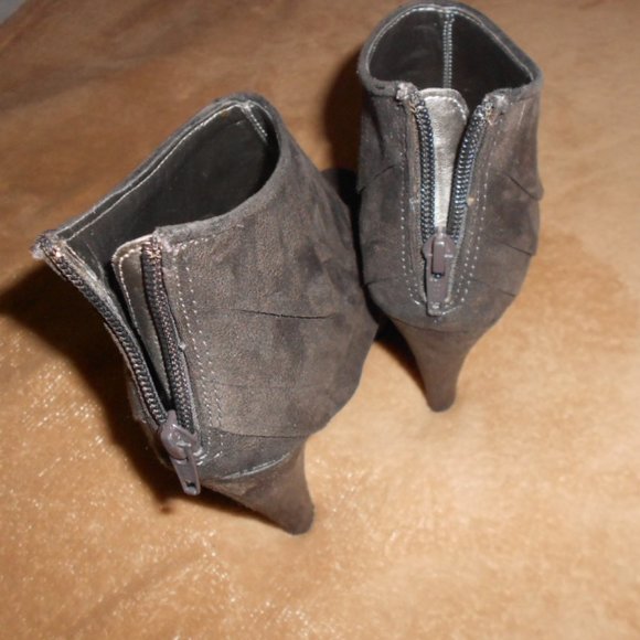 Missimo Gray Booties! - Picture 5 of 7